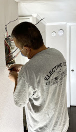 <img src="electrician.jpg" alt="electric 007" /> 