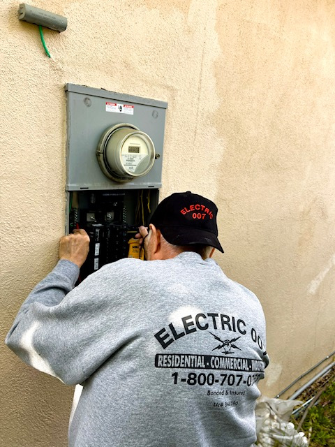 <img src="electrician.jpg" alt="electric 007" /> 